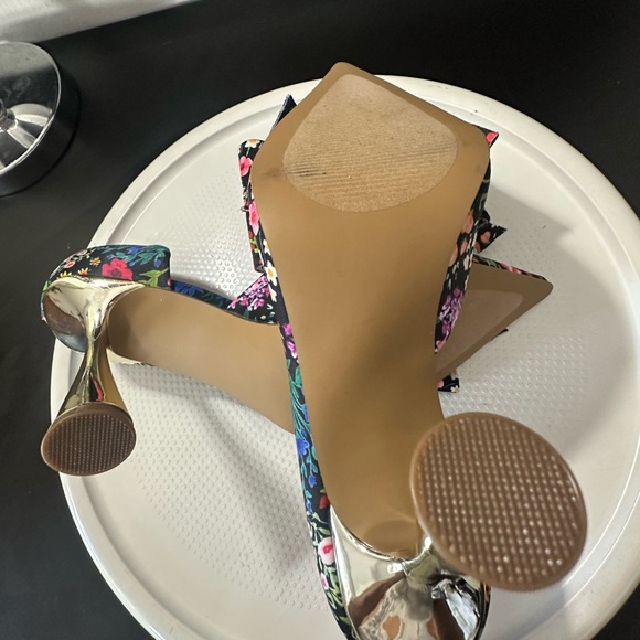 🆕Betsey Johnson KYLIEE Floral Pointed Pumps - Picture 12 of 13